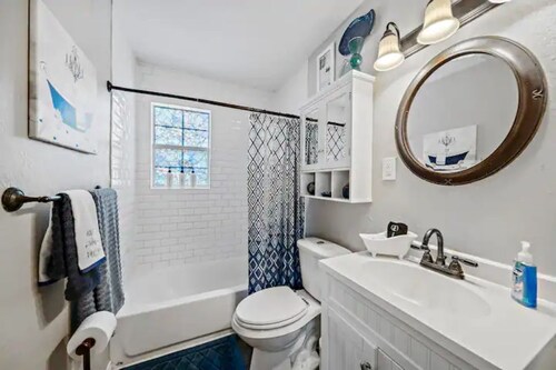 Let D's Cozy Cottage Provide a Comfortable Stay!