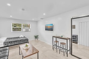 Tabla de planchar con plancha, cuna de viaje y wifi gratis