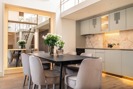 Premium Apartment | In-room dining