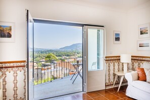 Maison, 3 chambres, patio, vue montagne | Coin séjour