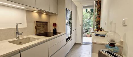 Fridge, microwave, oven, stovetop