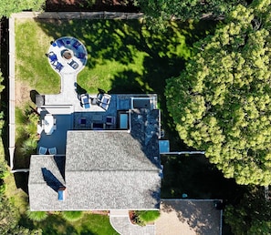 An aerial view of a residential property with a circular patio, outdoor seating, and a covered area. - Dennis: 16 beaches, tennis, golf, bike trail, Fire-pit, 5-Start restaurants (Dennis)