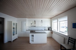 Private kitchen - 3BR - Townhouse - Free Parking -Tórshavn (Hoyvík)