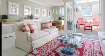 Lovely two bedroom flat with patio in Notting Hill