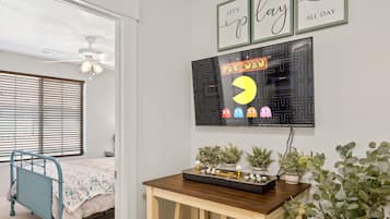 3 Schlafzimmer, Schreibtisch, Bügeleisen/Bügelbrett, Reisekinderbett