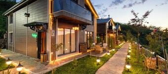 Poison Garden Suite & SPA