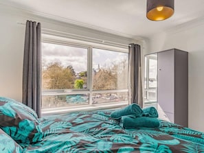 Apartment | 3 bedrooms, iron/ironing board, free WiFi, bed sheets