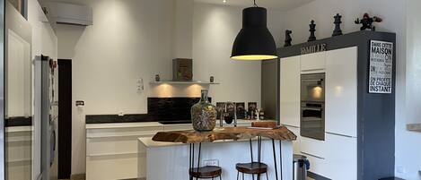 冰箱、微波炉、烤箱、炉灶