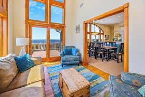 Smart TV, stereo - Premier Soundfront Dog Friendly w/ Pool, Hot Tub, Elevator, Pier, Home Theater (Salvo)