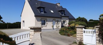 Detached house between sea and countryside