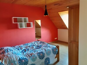 4 bedrooms, iron/ironing board, travel cot