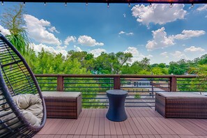 Terrace/patio - Pearl Townhouse Open Concept Loft: one of a kind near the River & Pearl District (San Antonio)