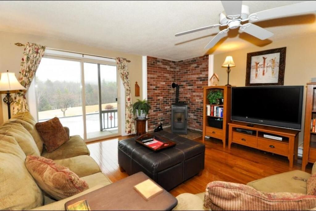 Cozy Condo 5 Minutes From North Conway Attractions (30 Day Min Rental for 2,850)
