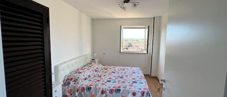 2 bedrooms, desk, iron/ironing board, WiFi (free)