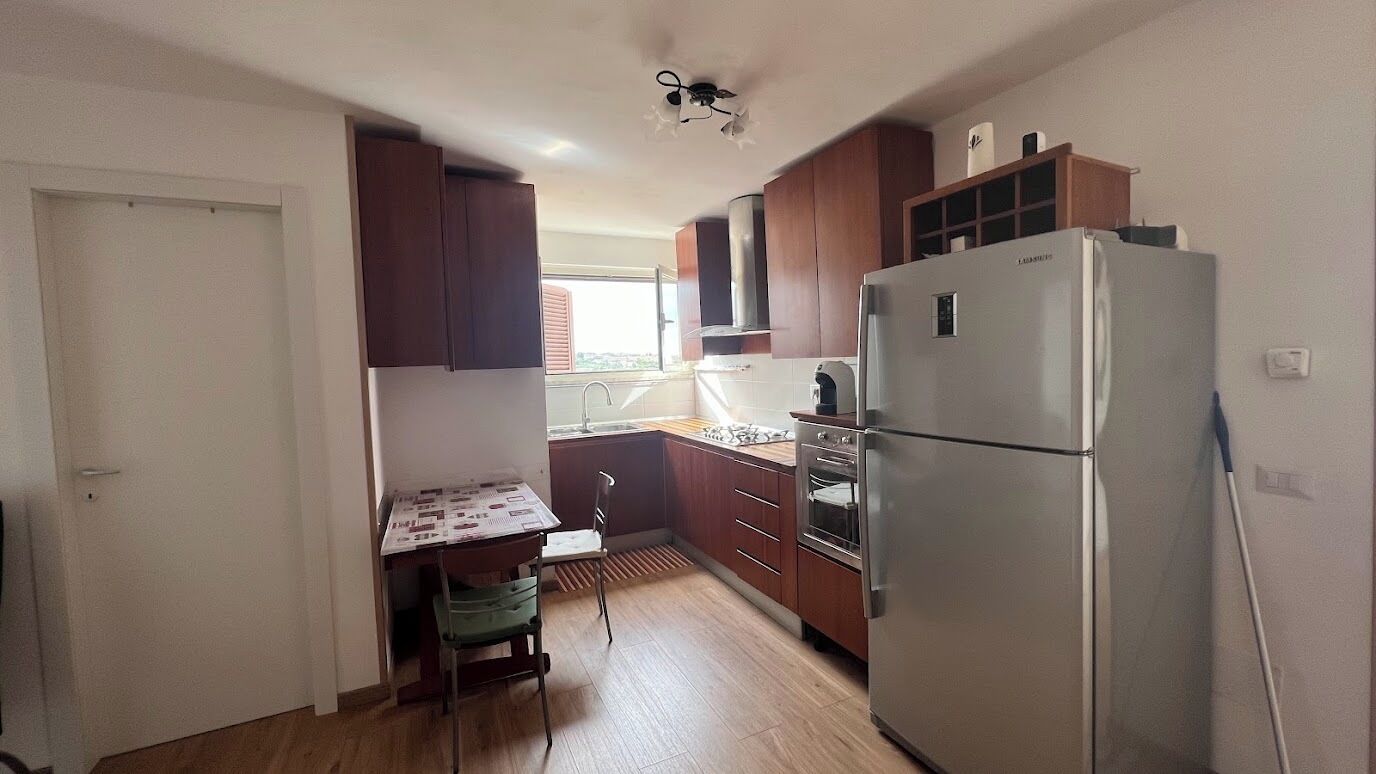 Coffee/tea maker, fridge, oven, stovetop