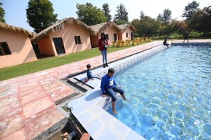 Outdoor pool - Blowsom Farms (Sohna)