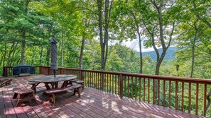 Outdoor dining - Ultimate Mountain Hideaway: Modern Lodge-Like Cabin with Fire Pit & Hot Tub! (Maggie Valley)