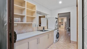 Interior - Large comfortable family home located in quiet central location. Perfect for bigger groups. (Exmouth)