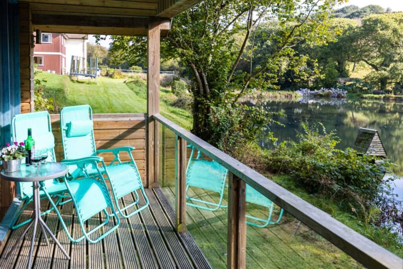 Boathouse cabin dog friendly, close to beaches