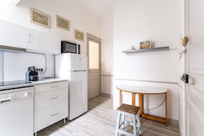 Fridge, microwave, oven, dishwasher