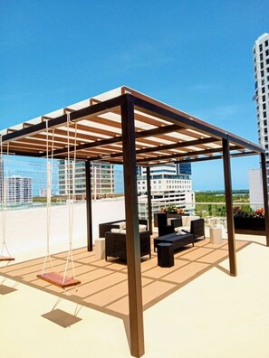 Terrace/patio - Ocean view condo w/pool and amazing Wifi speed (Hotelera) (Cancún)