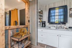 シャワー、ヘアドライヤー、タオル、石鹸