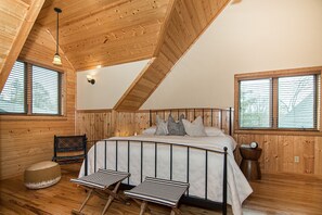6 bedrooms, desk, free WiFi, bed sheets