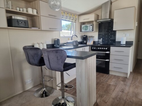 3 Bedroom Static Caravan, Hoburne Devon Bay