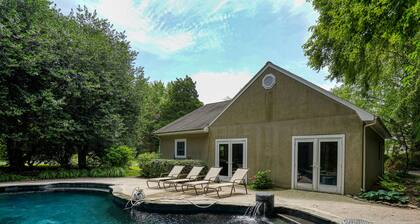Minutes from Downtown Easton and St. Michaels | Pool | Hot Tub | Kayaks | Privat