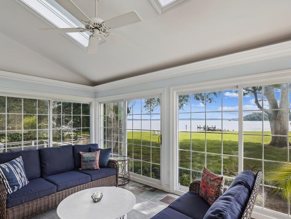 Smart TV, fireplace, table tennis, books - Minutes from Downtown Easton and St. Michaels | Pool | Hot Tub | Kayaks | Privat (Easton)