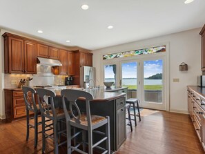 Fridge, microwave, oven, stovetop - Minutes from Downtown Easton and St. Michaels | Pool | Hot Tub | Kayaks | Privat (Easton)