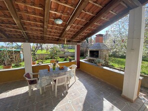 Outdoor dining - 2 bedroom accommodation in Pula with terrace and barbecue (Pula)
