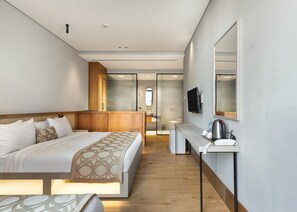 Triple Deluxe With Balcony | In-room safe, desk, laptop workspace, blackout drapes - Galata Rasso Boutique Hotel (Istanbul)