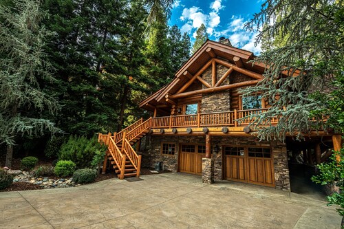 Luxury Log Cabin Home at Bass Lake with Air Conditioning, with backup generator 