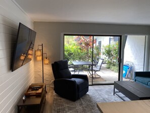 テレビ、書斎 / ワークスペース