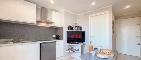 Fridge, microwave, coffee/tea maker, electric kettle