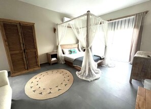 Design-Doppelzimmer | Wohnbereich | 100-Zoll-LCD-Fernseher mit Satellitenempfang, Fernseher, Kamin