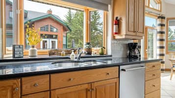 Frigorífic, microones, forn i placa de cuina