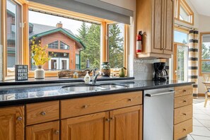 Fridge, microwave, oven, stovetop - Chateau Lawrence | Pool Table | Kids` Gaming Room (Fairmont Hot Springs)