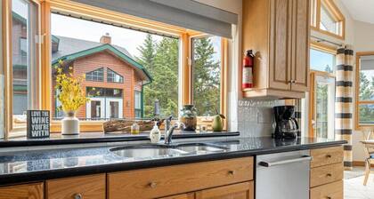 Chateau Lawrence | Pool Table | Kids` Gaming Room