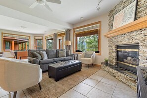 Smart TV, fireplace, video games - Chateau Lawrence | Pool Table | Kids` Gaming Room (Fairmont Hot Springs)