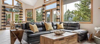 Chateau Lawrence | Pool Table | Kids` Gaming Room