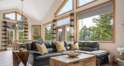 Chateau Lawrence | Pool Table | Kids` Gaming Room