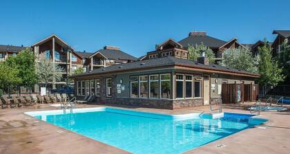 High Noon | Top Floor | Pool | Hot Tub | Gym