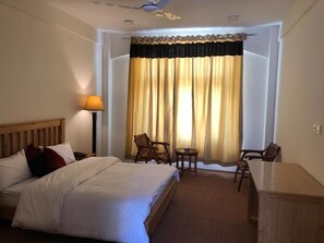 WiFi (無料)、ベッドシーツ