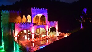 تناول الطعام بالخارج