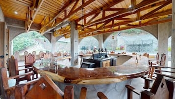 Bar (en la propiedad)