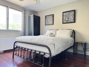 2 bedrooms, iron/ironing board, WiFi, bed sheets