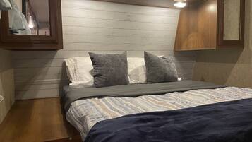 1 室のベッドルーム、WiFi (無料)、ベッドシーツ