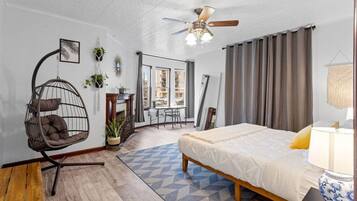 5 bedrooms, desk, iron/ironing board, WiFi